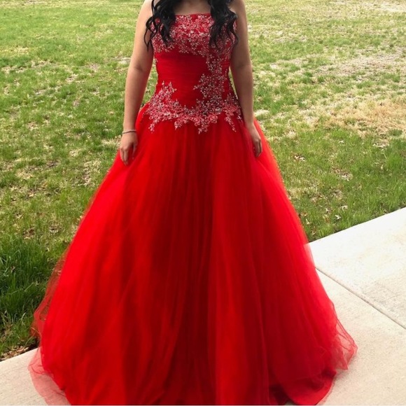 Red prom dress - Picture 2 of 3